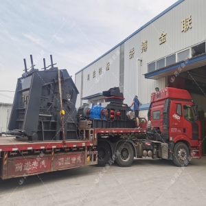 1000*700液壓對輥制砂機，1210反擊破發往四川