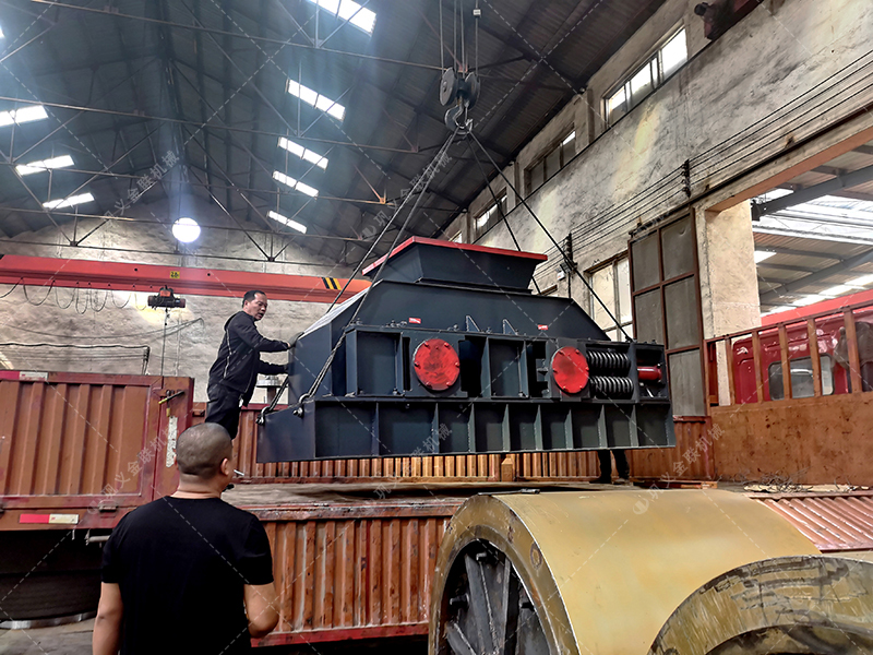 如何選擇青石制砂設備，時產50噸對輥制砂機多少錢一臺？