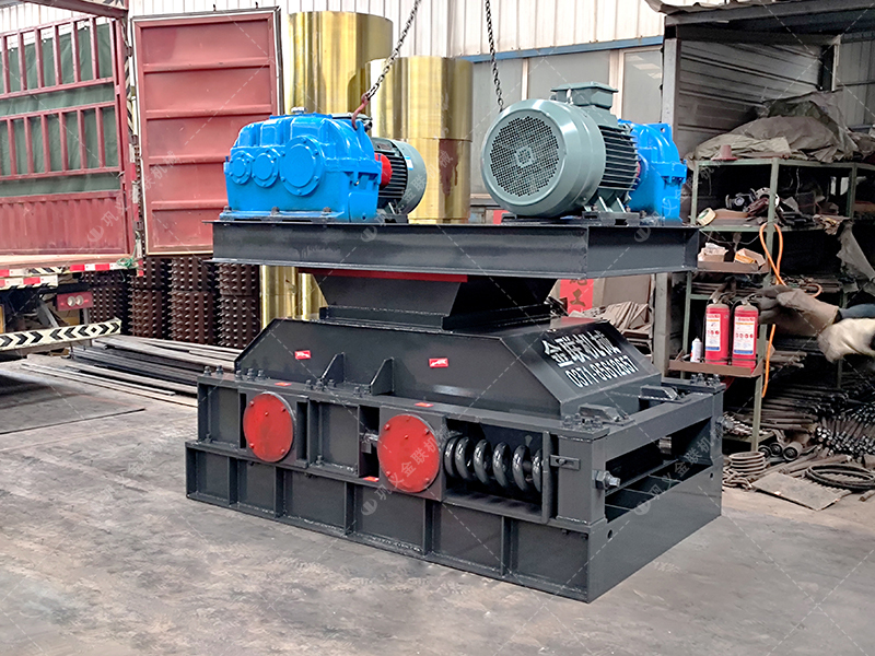 為什么越來(lái)越多的工程選擇雙齒輥破碎機(jī)處理水泥路面？