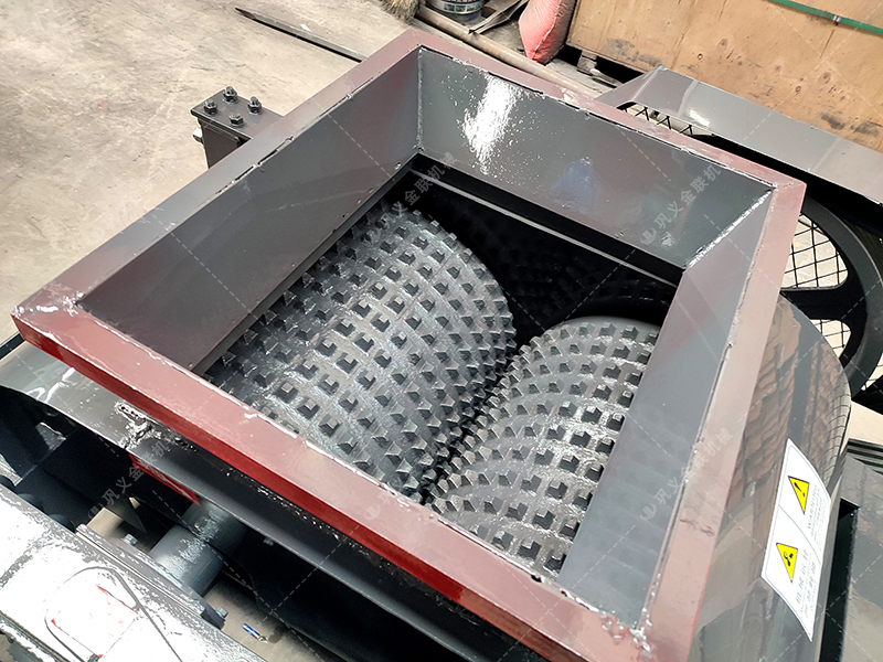 雙齒輥與光面輥差異解析：煤矸石破碎該選哪種對輥設備？